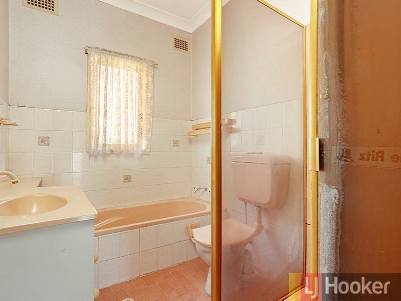 18 Greenland Avenue, Peakhurst NSW 2210