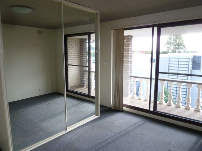 5/2-4 Macquarie Place, Mortdale NSW 2223