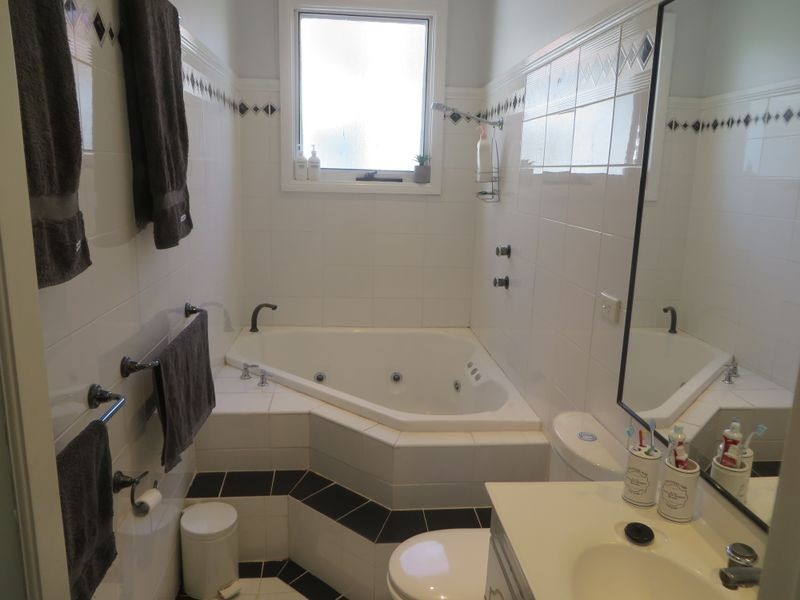 20 Balmoral Road, Mortdale NSW 2223