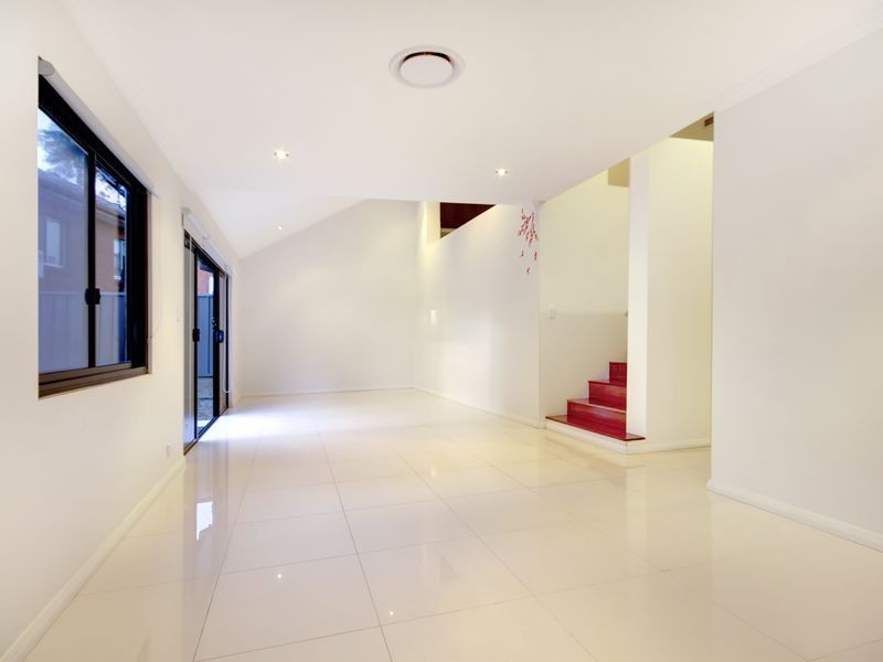 3/8 Collaroy Avenue, Peakhurst NSW 2210