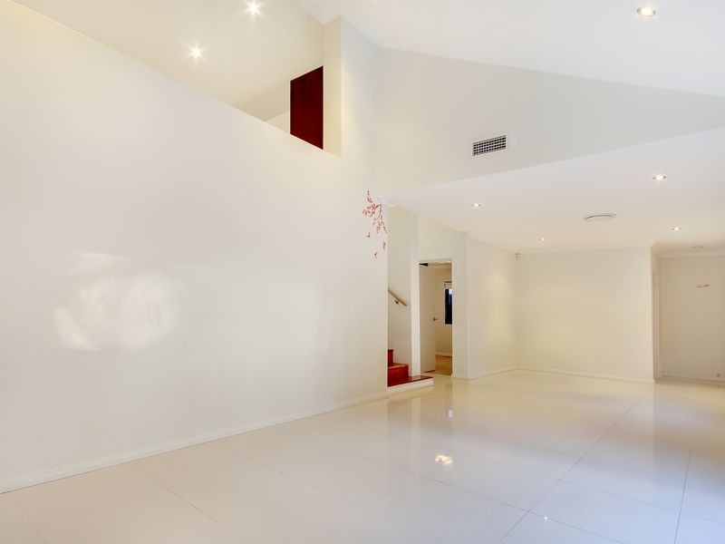 3/8 Collaroy Avenue, Peakhurst NSW 2210