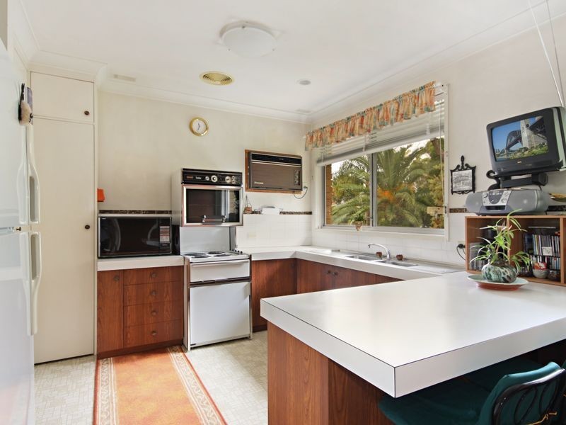 6 Bayview Road, Peakhurst Heights NSW 2210