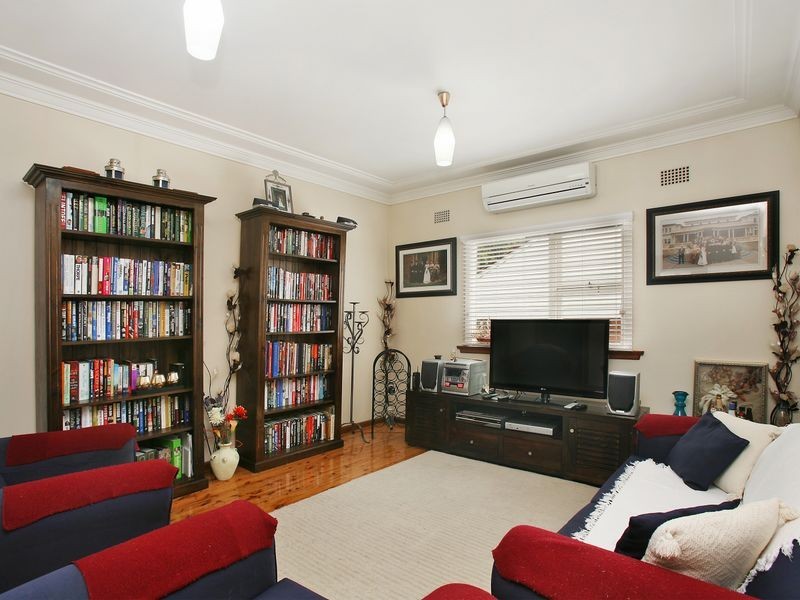 82 Balmoral Road, Mortdale NSW 2223