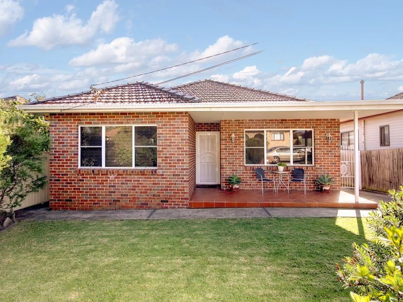8 Meadowland Road, Peakhurst NSW 2210