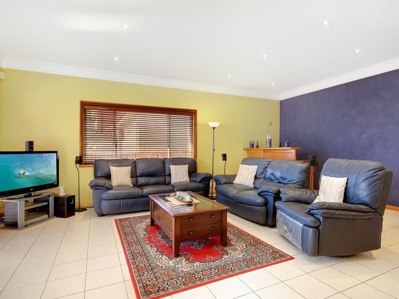 8 Meadowland Road, Peakhurst NSW 2210