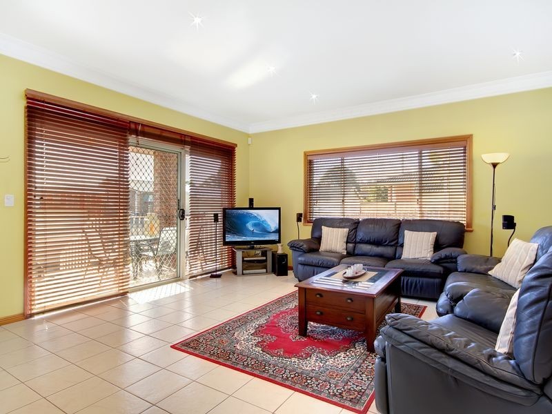 8 Meadowland Road, Peakhurst NSW 2210