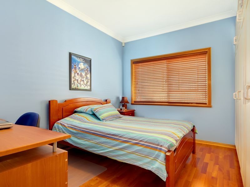 8 Meadowland Road, Peakhurst NSW 2210