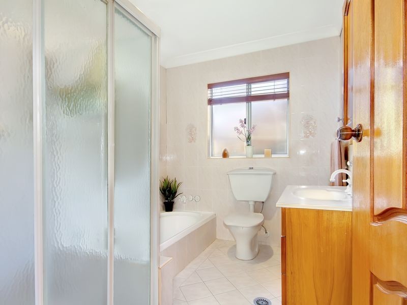 8 Meadowland Road, Peakhurst NSW 2210