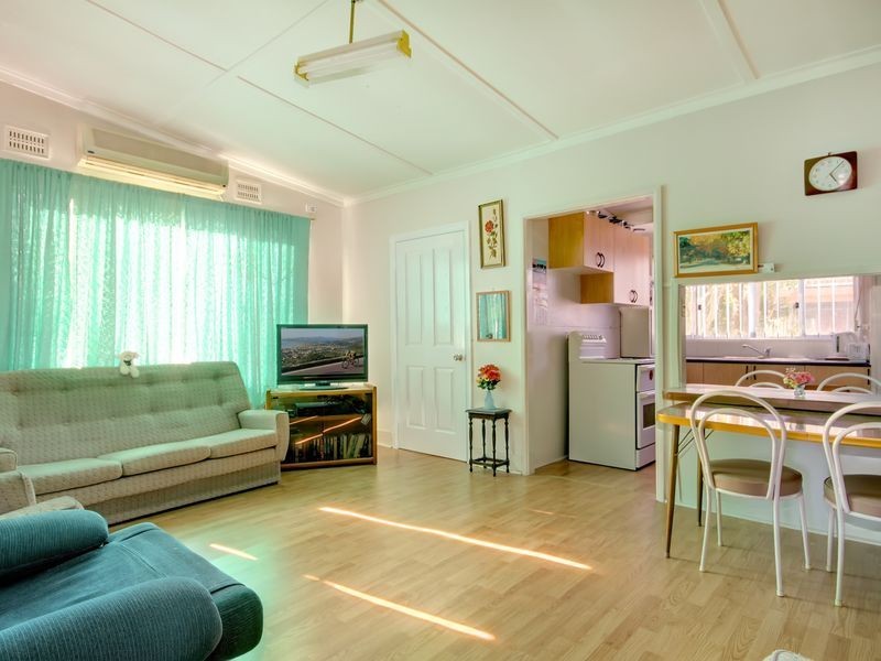 28 Henry Lawson Drive, Peakhurst NSW 2210