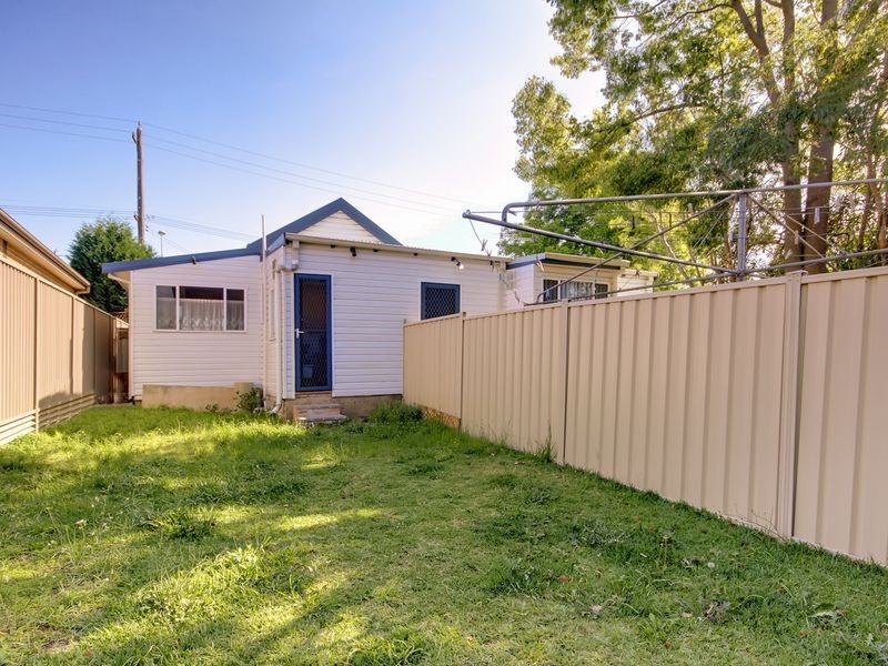 28 Henry Lawson Drive, Peakhurst NSW 2210