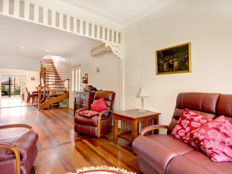 12 Milford Road, Peakhurst NSW 2210