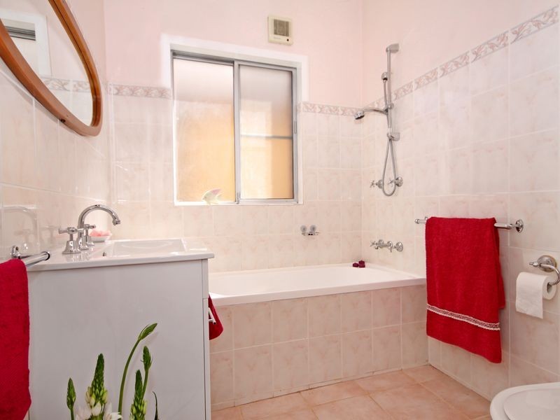 12 Milford Road, Peakhurst NSW 2210