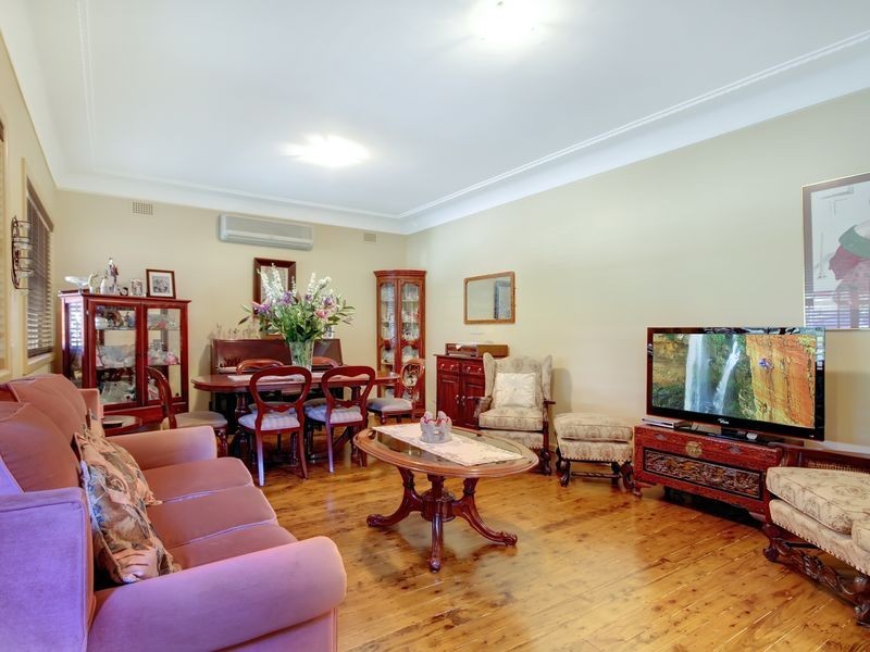 5 Barwon Road, Mortdale NSW 2223