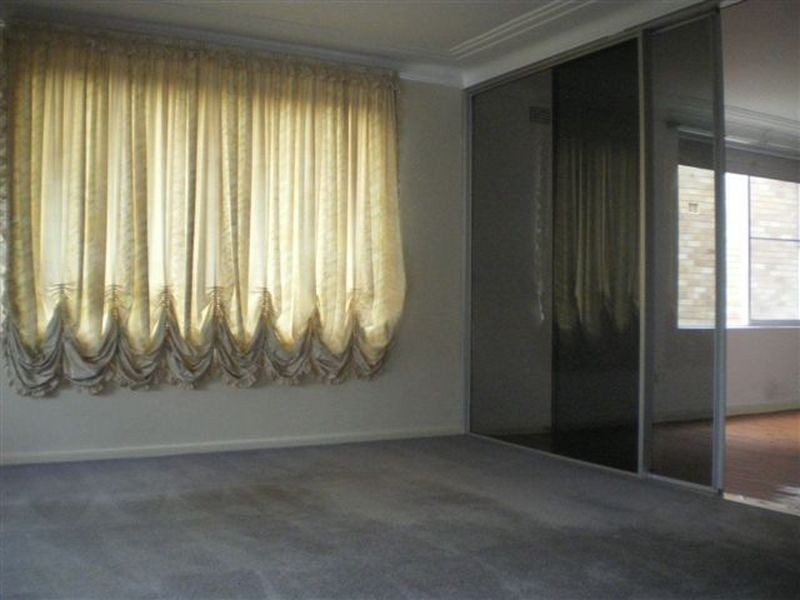 4 Dinjerra Crescent, Oatley NSW 2223