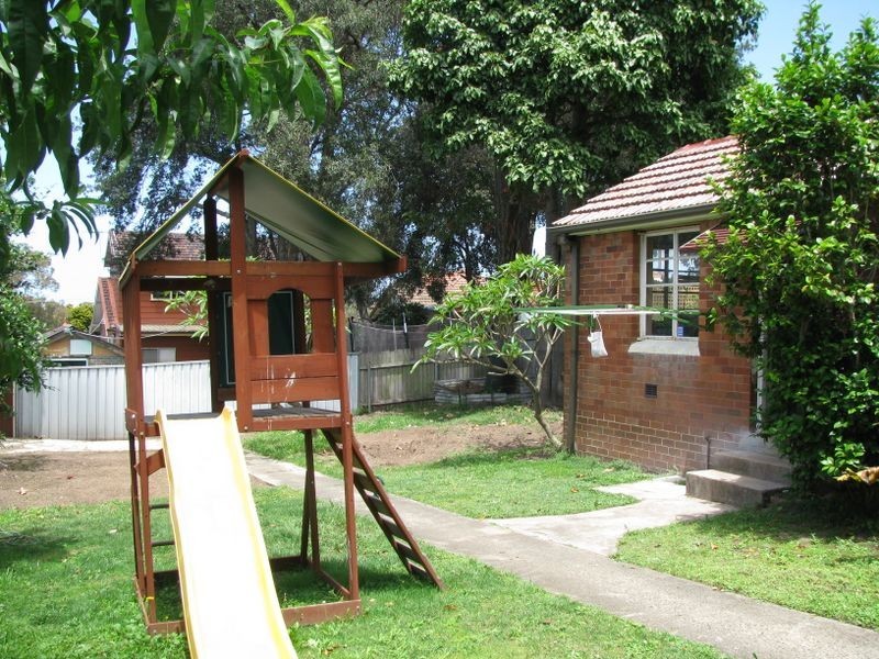 4 Rosemont Avenue, Mortdale NSW 2223