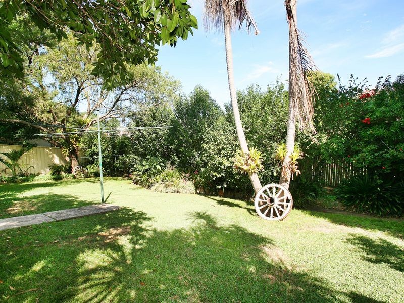 29 Hugh Avenue, Peakhurst NSW 2210