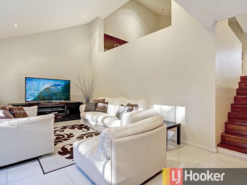 3/8 Collaroy Avenue, Peakhurst NSW 2210