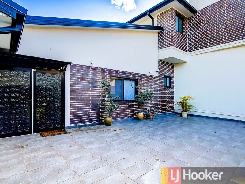 3/8 Collaroy Avenue, Peakhurst NSW 2210