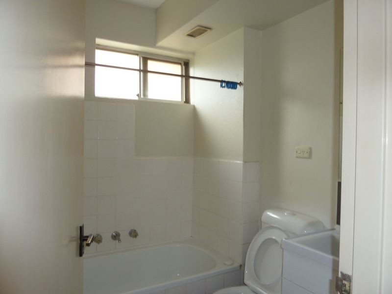 11/8 Drummond Street, Warwick Farm NSW 2170