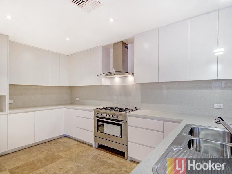 17 Mavis Avenue, Peakhurst NSW 2210