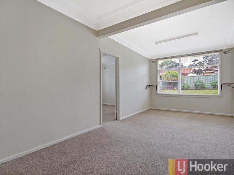 5 Greenlands Avenue, Peakhurst NSW 2210