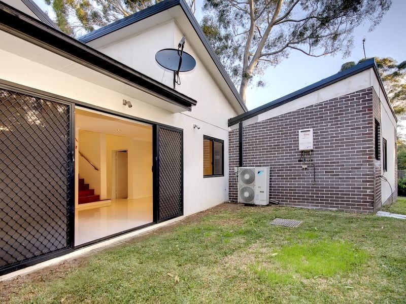 3/8 Collaroy Avenue, Peakhurst NSW 2210