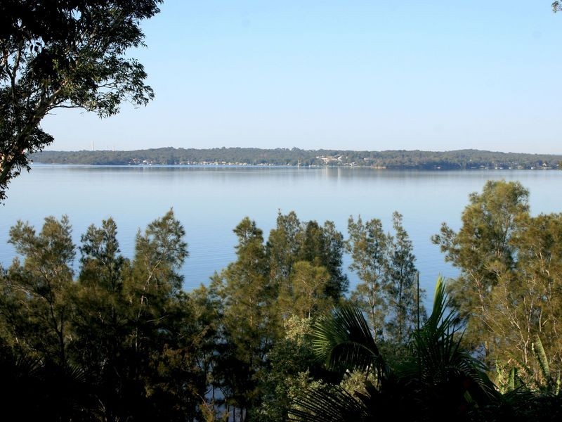88 Beach Road, Wangi Wangi NSW 2267