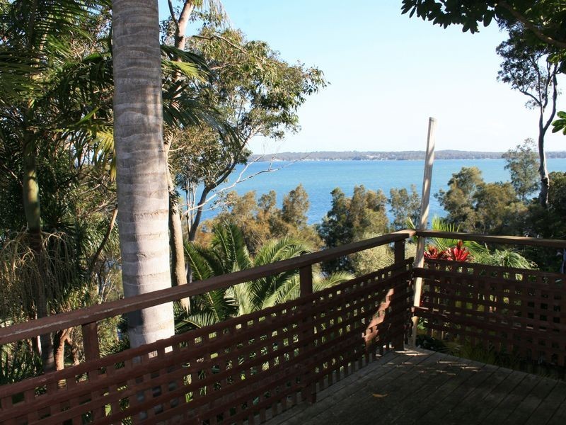 88 Beach Road, Wangi Wangi NSW 2267