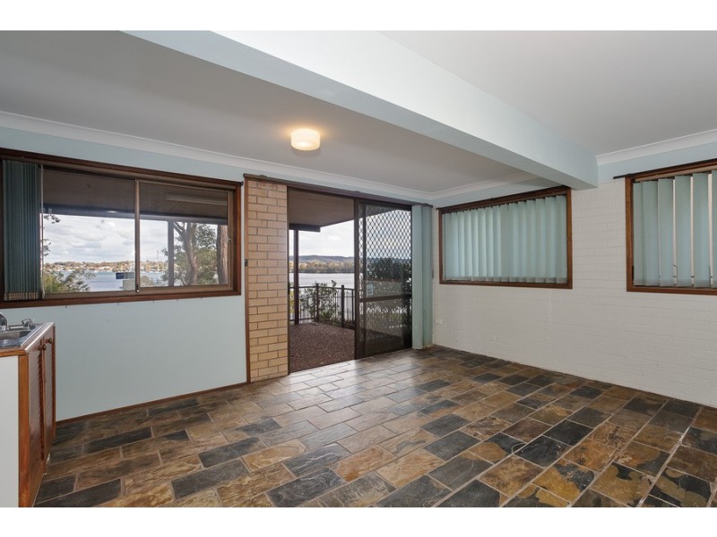 10 Blandford Street, Fennell Bay NSW 2283