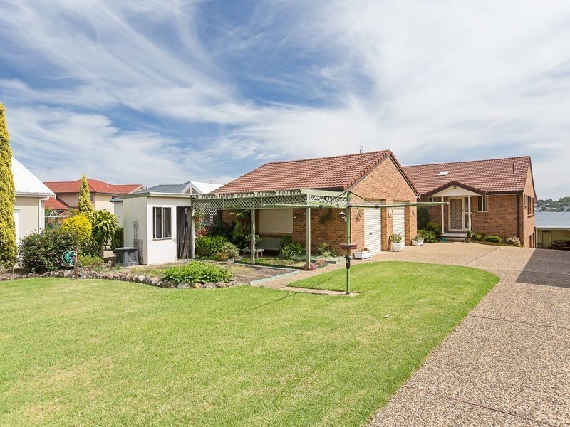 31 Grant Road, Coal Point NSW 2283