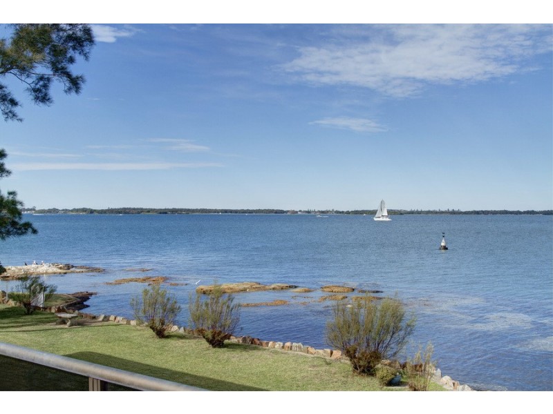 24 Grant Road, Coal Point NSW 2283