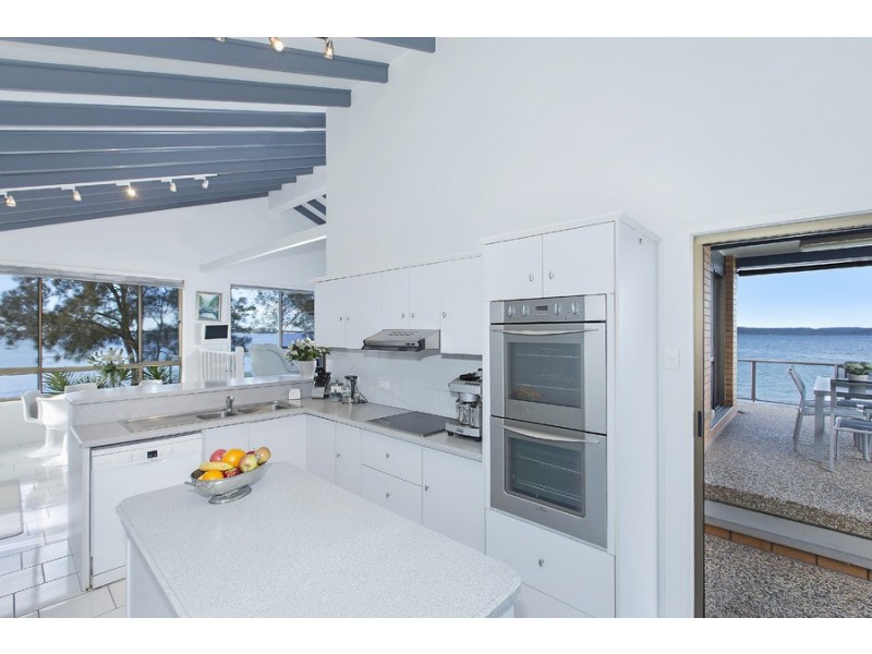 24 Grant Road, Coal Point NSW 2283