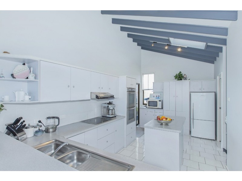 24 Grant Road, Coal Point NSW 2283