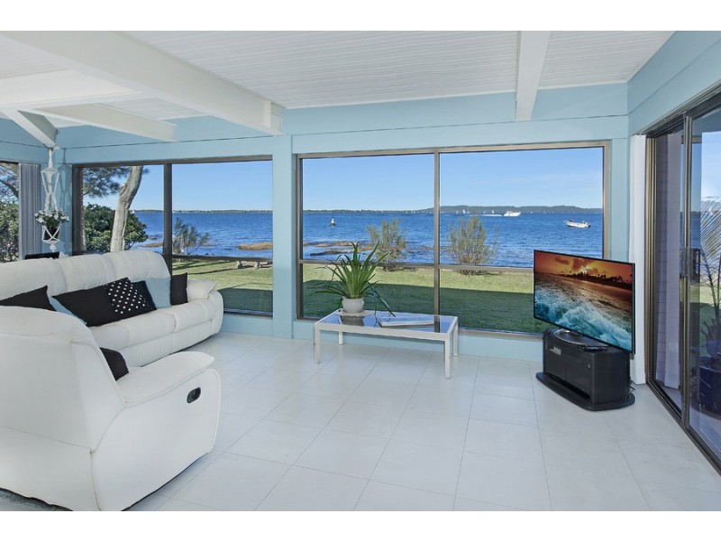 24 Grant Road, Coal Point NSW 2283