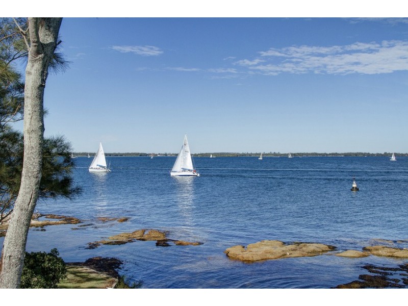 24 Grant Road, Coal Point NSW 2283