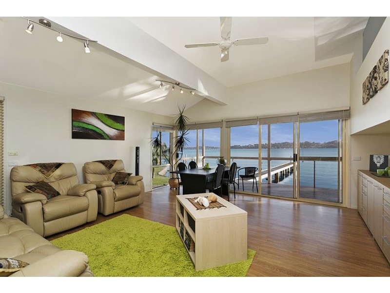 1 Grant Road, Coal Point NSW 2283