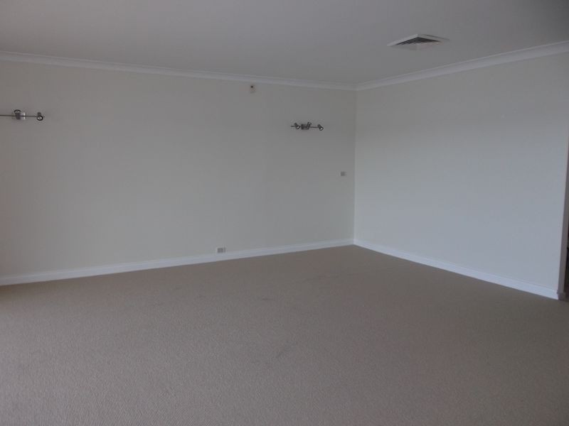 10 Moore Street, Toronto NSW 2283