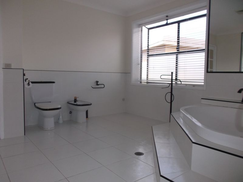 10 Moore Street, Toronto NSW 2283