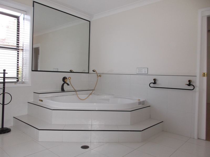 10 Moore Street, Toronto NSW 2283