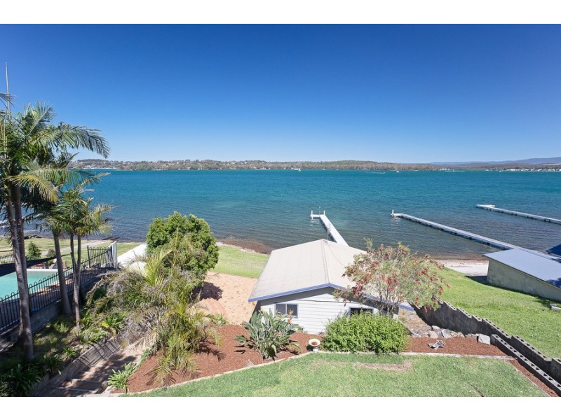 61 Coal Point Road, Coal Point NSW 2283