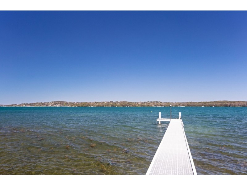 61 Coal Point Road, Coal Point NSW 2283