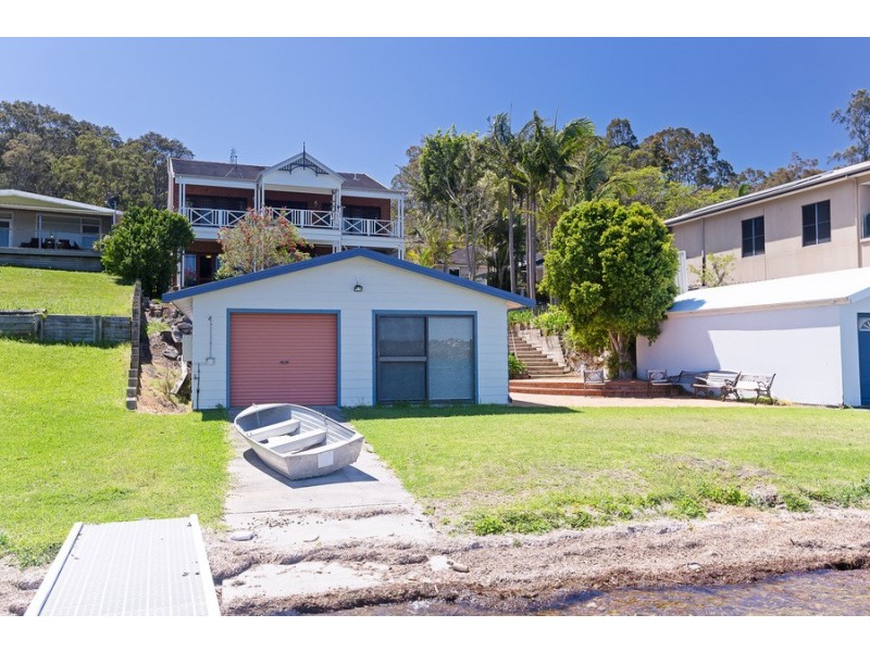 61 Coal Point Road, Coal Point NSW 2283