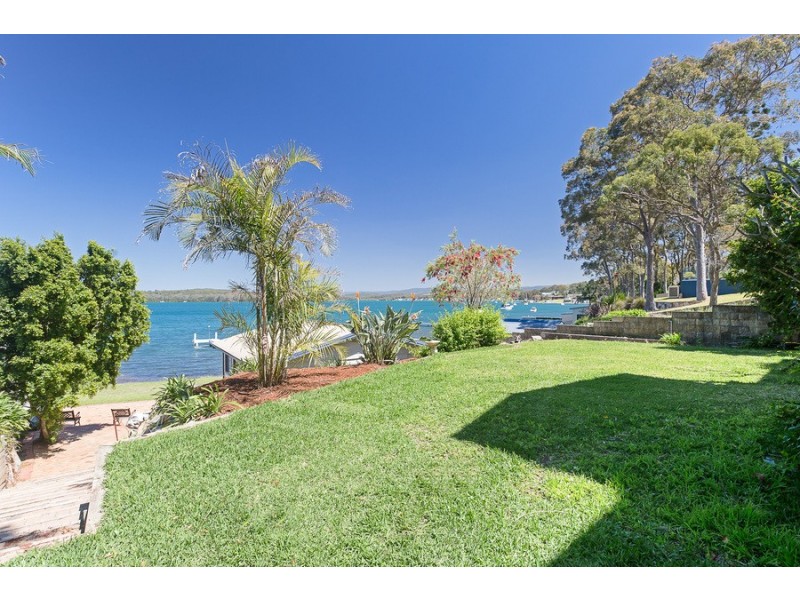 61 Coal Point Road, Coal Point NSW 2283