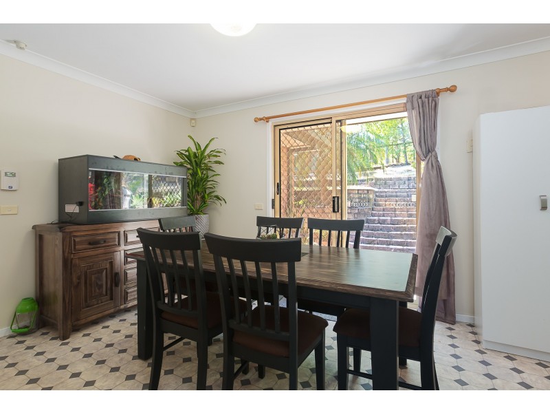 4 Columbia Close, Woodrising NSW 2284