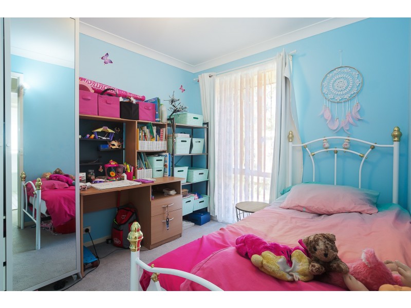 4 Columbia Close, Woodrising NSW 2284