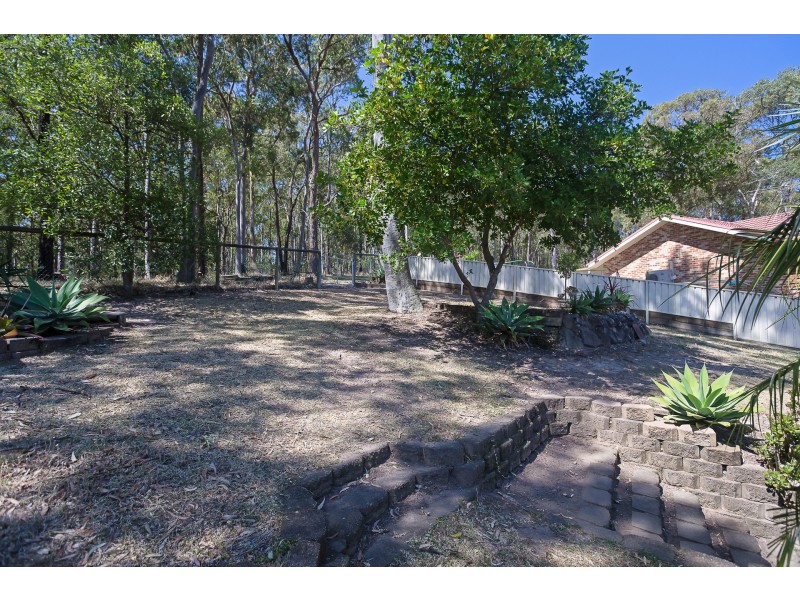 4 Columbia Close, Woodrising NSW 2284