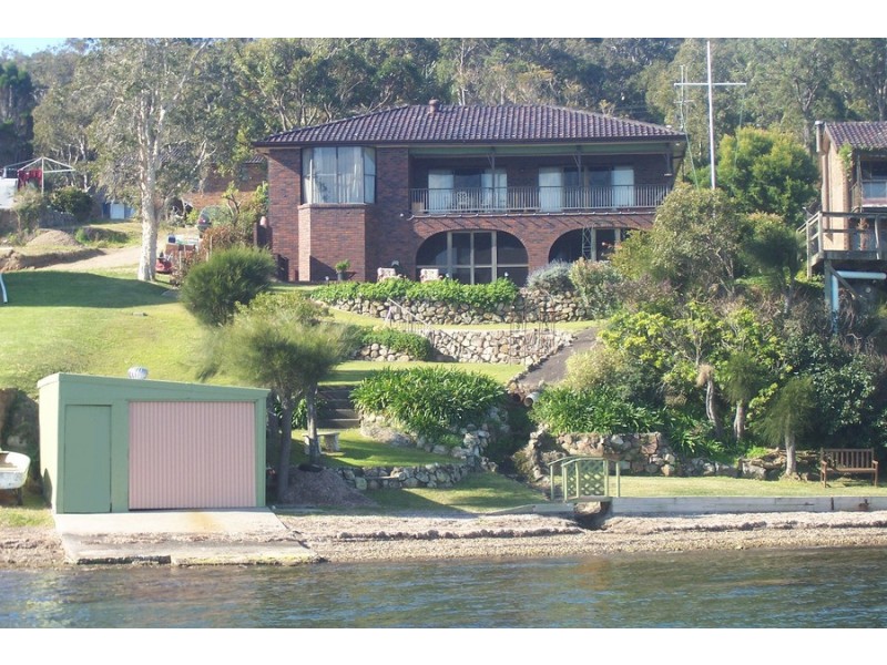 335 Coal Point Road, Coal Point NSW 2283