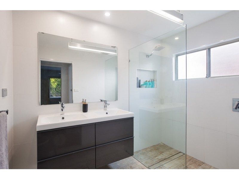 68 Alkrington Avenue, Fishing Point NSW 2283