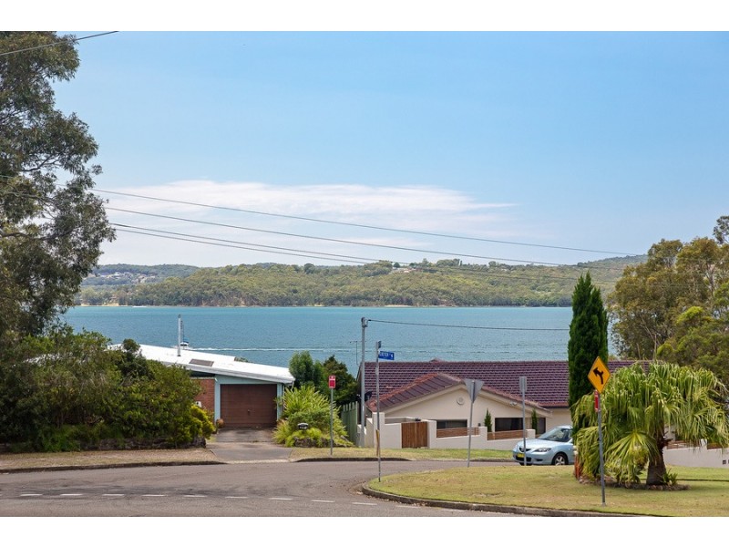 4 Exeter Street, Carey Bay NSW 2283