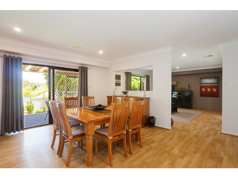 4 Exeter Street, Carey Bay NSW 2283